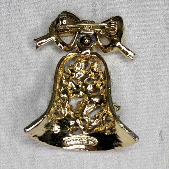 GERRYS  VINTAGE Holiday Bell Lapel Pin Brooch - Picture 2 of 8